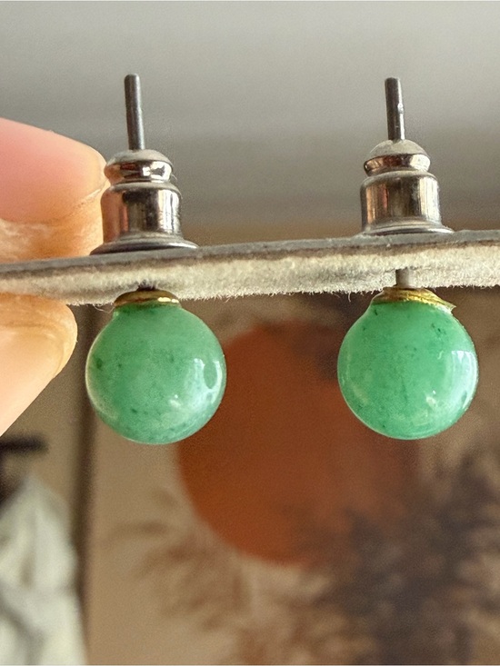 Vintage Jewelry - Minimalist Green Stone Ball Stud Earrings